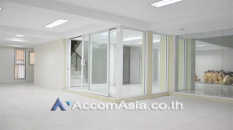  1  Office Space For Sale in Silom ,Bangkok BTS Sala Daeng AA13149